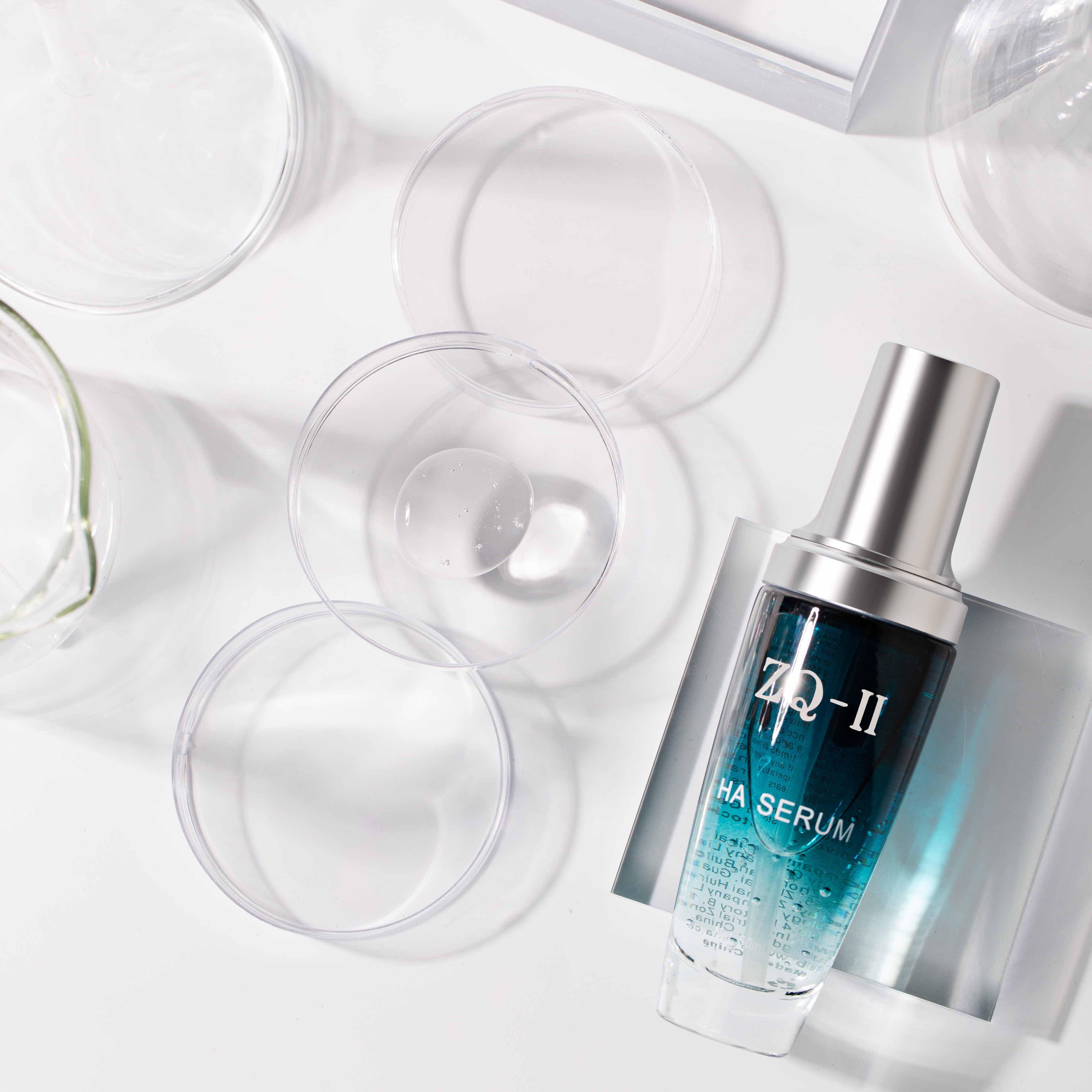 Cad é gan a mheascadh le haigéad hyaluronic: Treoir maidir le teaglamaí cúram craicinn sábháilte